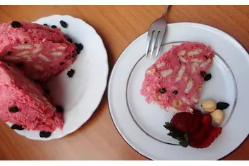 Çilekli Mozaik Pasta Tarifi ve Malzemeleri